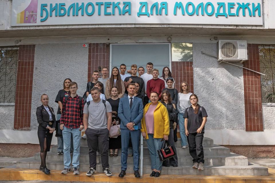 Иван Мезюхо: Сегодня по приглашению Крымской республиканской библиотеки для молодёжи выступил перед студентами системы среднего профессионального образования в рамках Дня правовой грамотности «Что ты знаешь о законе?» Иван Мезюхо: Сегодня по приглашению Крымской республиканской библиотеки для молодёжи выступил перед студентами системы среднего профессионального образования в рамках Дня правовой грамотности «Что ты знаешь о законе?»