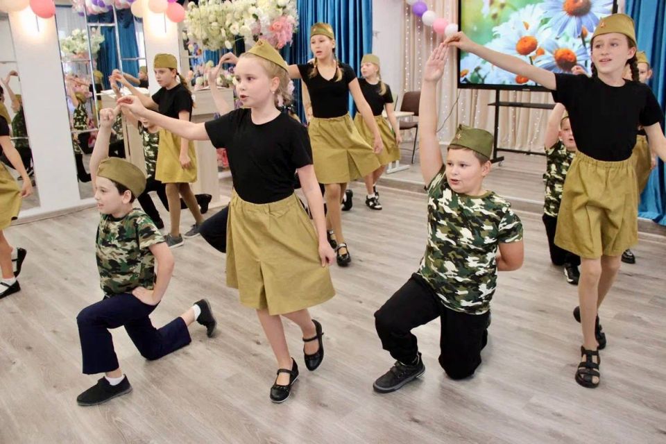 Константин Шимановский: Ялтинская начальная школа №13 отметила 30-летиний юбилей Константин Шимановский: Ялтинская начальная школа №13 отметила 30-летиний юбилей
