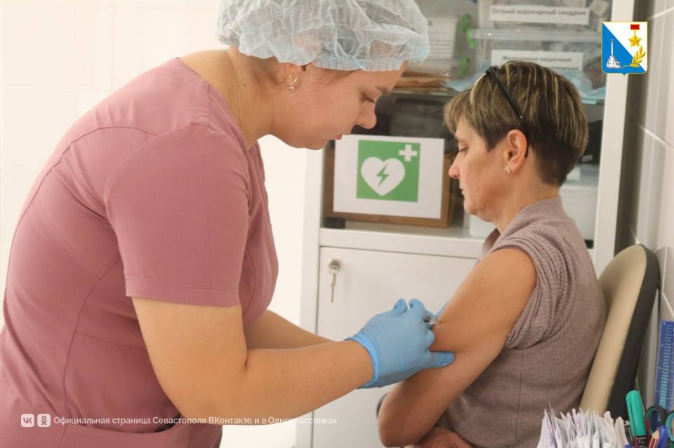 Почти 150 тысяч севастопольцев уже прошли вакцинацию от гриппа Почти 150 тысяч севастопольцев уже прошли вакцинацию от гриппа