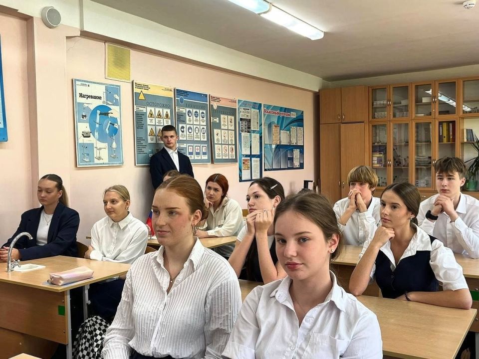 На базе школы-лицея №3 им.А.С.Макаренко прошло знакомство с депутатом Симферопольского городского совета, участником СВО, врачом — Балицкий Сергей Евгеньевич На базе школы-лицея №3 им.А.С.Макаренко прошло знакомство с депутатом Симферопольского городского совета, участником СВО, врачом — Балицкий Сергей Евгеньевич