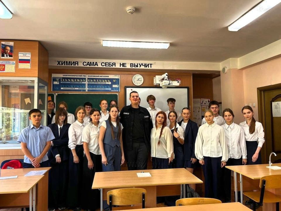 На базе школы-лицея №3 им.А.С.Макаренко прошло знакомство с депутатом Симферопольского городского совета, участником СВО, врачом — Балицкий Сергей Евгеньевич На базе школы-лицея №3 им.А.С.Макаренко прошло знакомство с депутатом Симферопольского городского совета, участником СВО, врачом — Балицкий Сергей Евгеньевич
