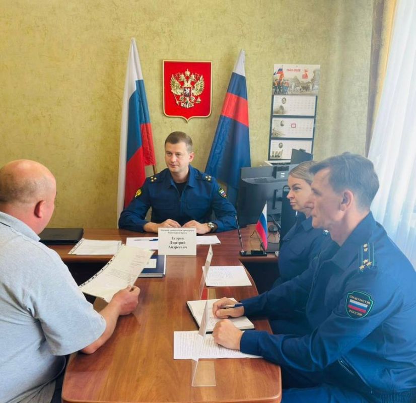 Первый заместитель прокурора республики Дмитрий Егоров провел выездной прием жителей Джанкойского района Первый заместитель прокурора республики Дмитрий Егоров провел выездной прием жителей Джанкойского района