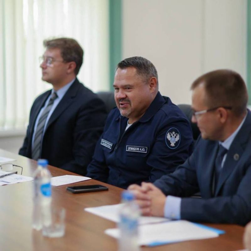 Делегация Казначейства России во главе с заместителем руководителя Федерального казначейства Александром Демидовым посетила город-герой Севастополь Делегация Казначейства России во главе с заместителем руководителя Федерального казначейства Александром Демидовым посетила город-герой Севастополь