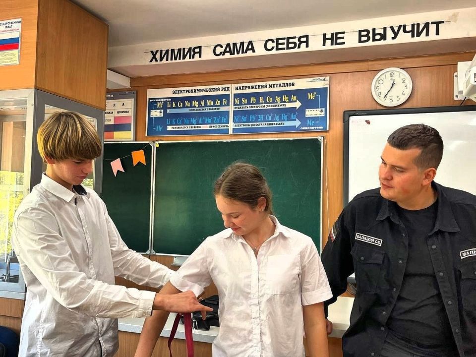 На базе школы-лицея №3 им.А.С.Макаренко прошло знакомство с депутатом Симферопольского городского совета, участником СВО, врачом — Балицкий Сергей Евгеньевич На базе школы-лицея №3 им.А.С.Макаренко прошло знакомство с депутатом Симферопольского городского совета, участником СВО, врачом — Балицкий Сергей Евгеньевич