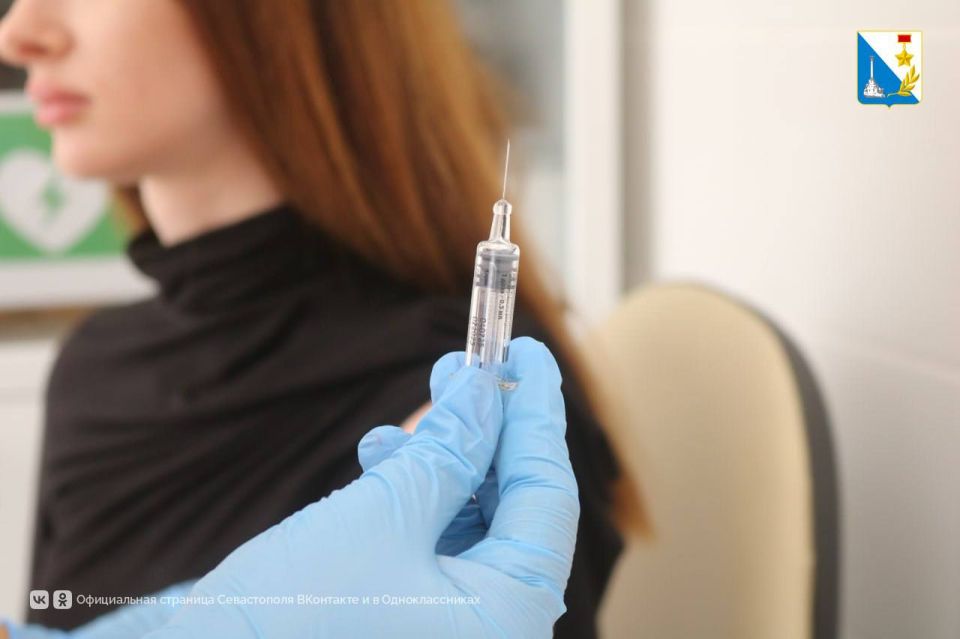 Почти 150 тысяч севастопольцев уже прошли вакцинацию от гриппа Почти 150 тысяч севастопольцев уже прошли вакцинацию от гриппа