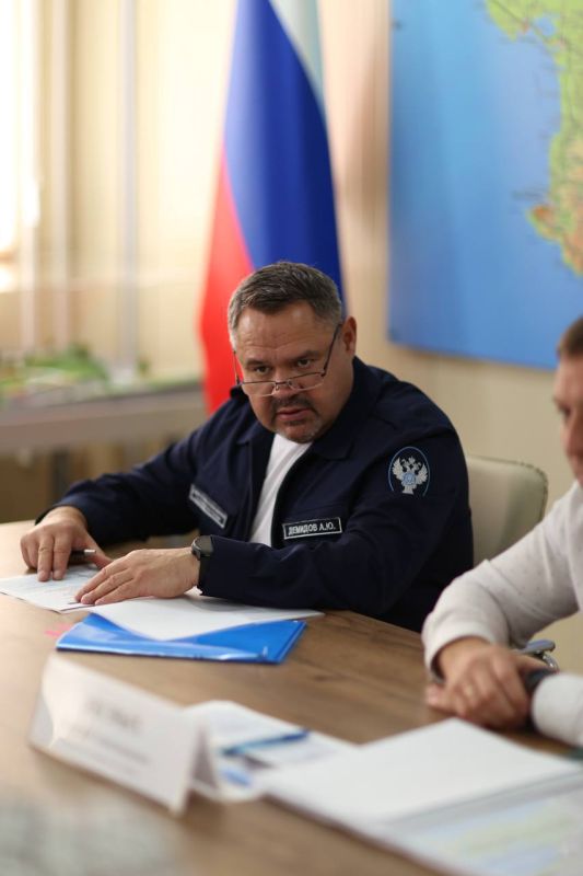 Делегация Казначейства России во главе с заместителем руководителя Федерального казначейства Александром Демидовым посетила город-герой Севастополь Делегация Казначейства России во главе с заместителем руководителя Федерального казначейства Александром Демидовым посетила город-герой Севастополь