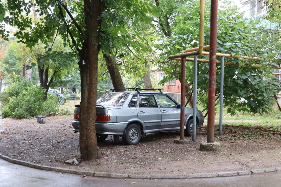 Сотрудники управления муниципального контроля провели профилактический рейд по выявлению нарушителей парковки в микрорайоне между ул. Горького и Пошивальникова Сотрудники управления муниципального контроля провели профилактический рейд по выявлению нарушителей парковки в микрорайоне между ул. Горького и Пошивальникова