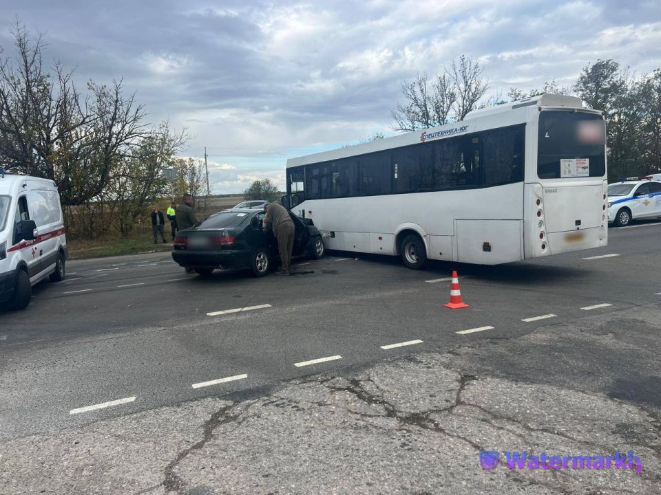 Два человека пострадало в дорожно-транспортном происшествии в Красногвардейском районе Два человека пострадало в дорожно-транспортном происшествии в Красногвардейском районе