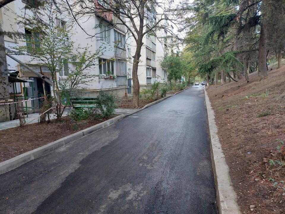 Галина Огнёва: По обращению жителей улицы Партизанской, 23, сегодня совместно с заместителем, курирующим сферу ЖКХ, Сергеем Донцом, выехали на место для проверки работ, выполненных подрядной организацией в рамках ремонта... Галина Огнёва: По обращению жителей улицы Партизанской, 23, сегодня совместно с заместителем, курирующим сферу ЖКХ, Сергеем Донцом, выехали на место для проверки работ, выполненных подрядной организацией в рамках ремонта...