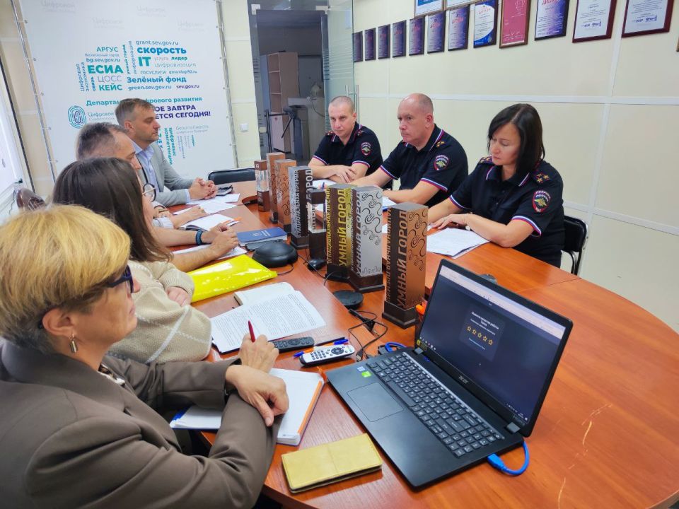 Начальник Управления по вопросам миграции УМВД России по г. Севастополю полковник полиции Семён Юрченко принял участие в межведомственном совещании по предоставлению государственных услуг Начальник Управления по вопросам миграции УМВД России по г. Севастополю полковник полиции Семён Юрченко принял участие в межведомственном совещании по предоставлению государственных услуг