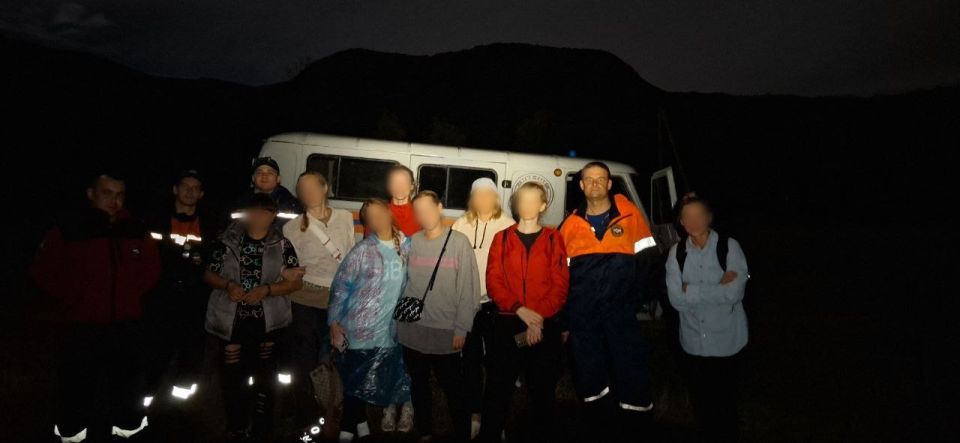 Крымские спасатели оказали помощь 8-ми туристам в районе горного массива Бойка