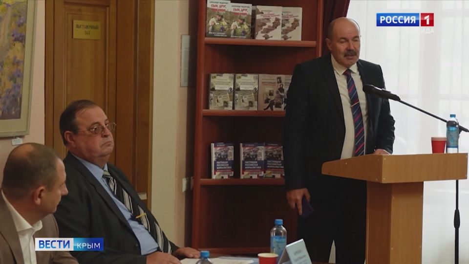 В память о военном корреспонденте Александре Федорчаке на фасаде КФУ открыли мемориальную доску