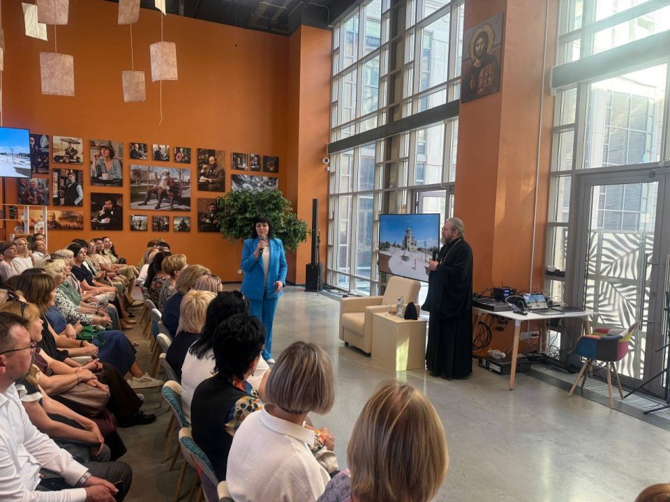 Валентина Лаврик: Ваше Высокопреосвященство, многоуважаемый Владыка Тихон!