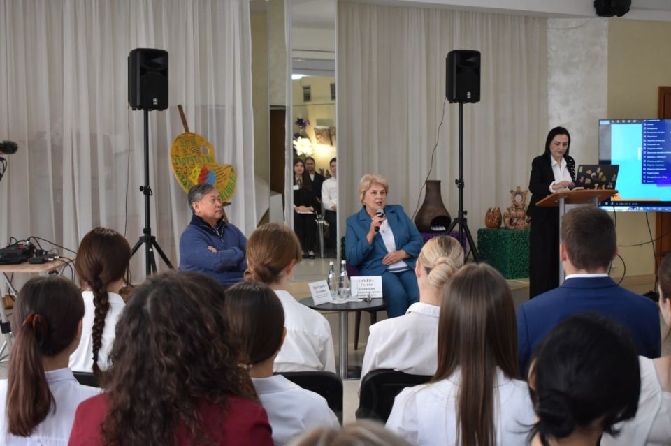 Галина Огнёва: Сегодня в Алуште состоялся искренний и продуктивный разговор с нашей молодёжью в рамках программы «Госстарт.Диалог»!