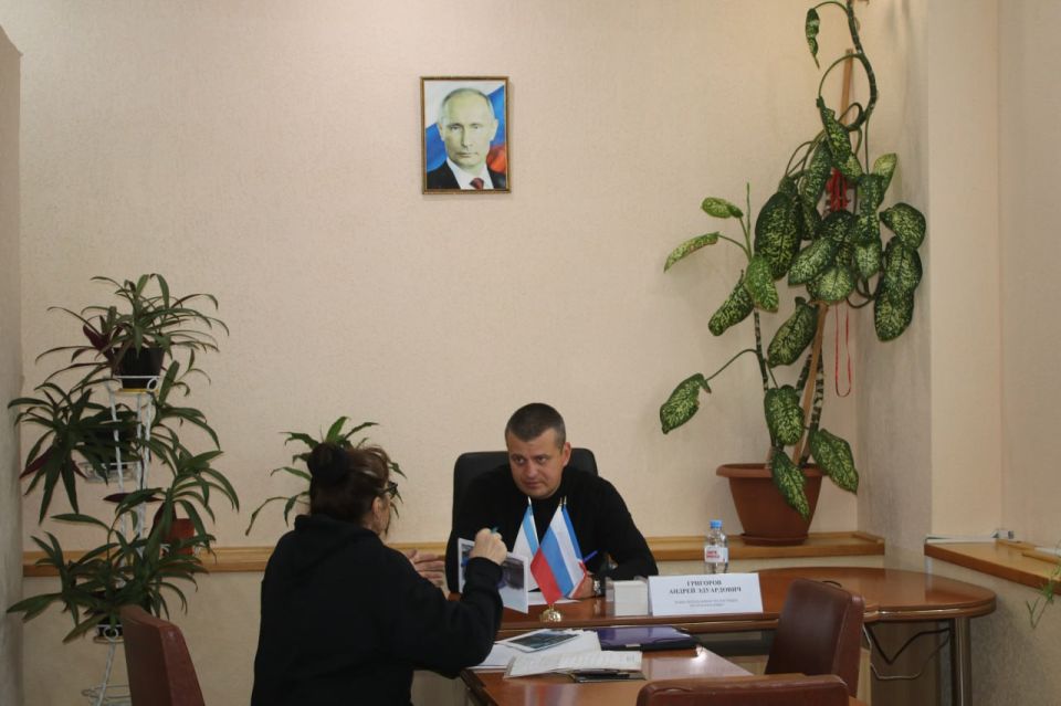 Министерством юстиции Республики Крым проведён плановый выездной личный приём граждан в администрации города Феодосия Министерством юстиции Республики Крым проведён плановый выездной личный приём граждан в администрации города Феодосия