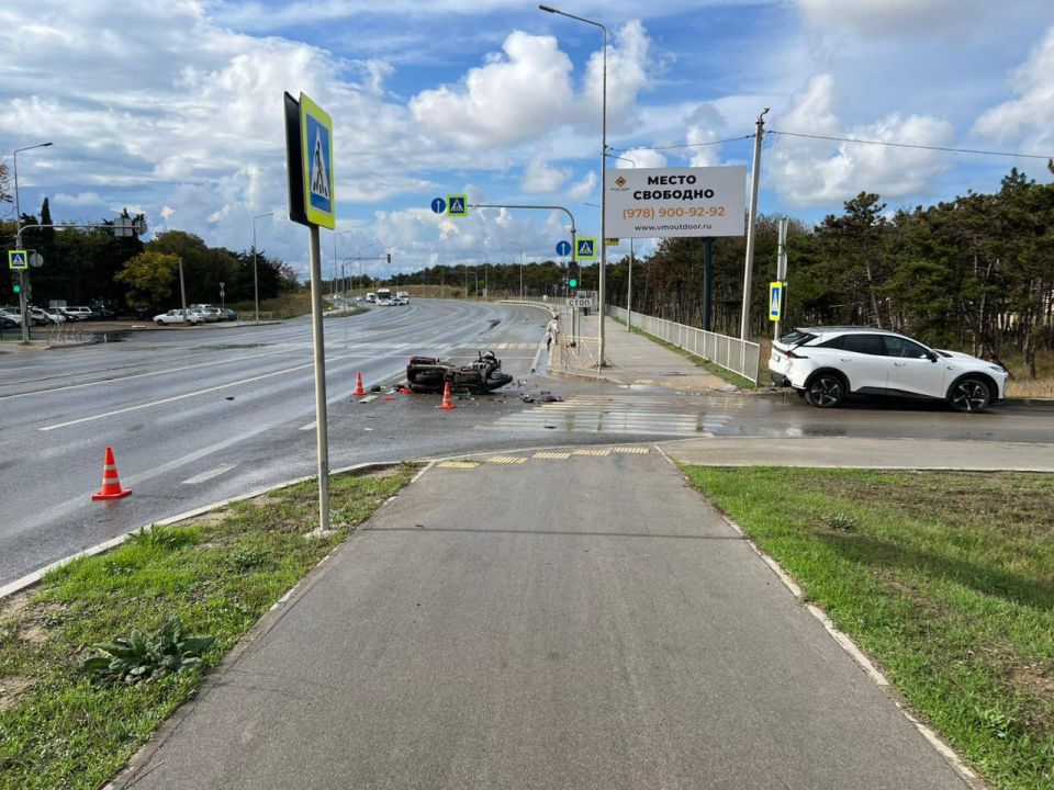 ДТП с пострадавшим мотоциклистом на Камышовом шоссе ДТП с пострадавшим мотоциклистом на Камышовом шоссе