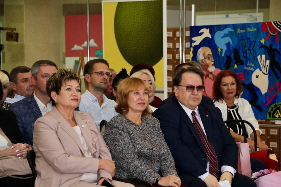 Симферопольская библиотека им. И. Я. Франко отметила 105-летие Симферопольская библиотека им. И. Я. Франко отметила 105-летие