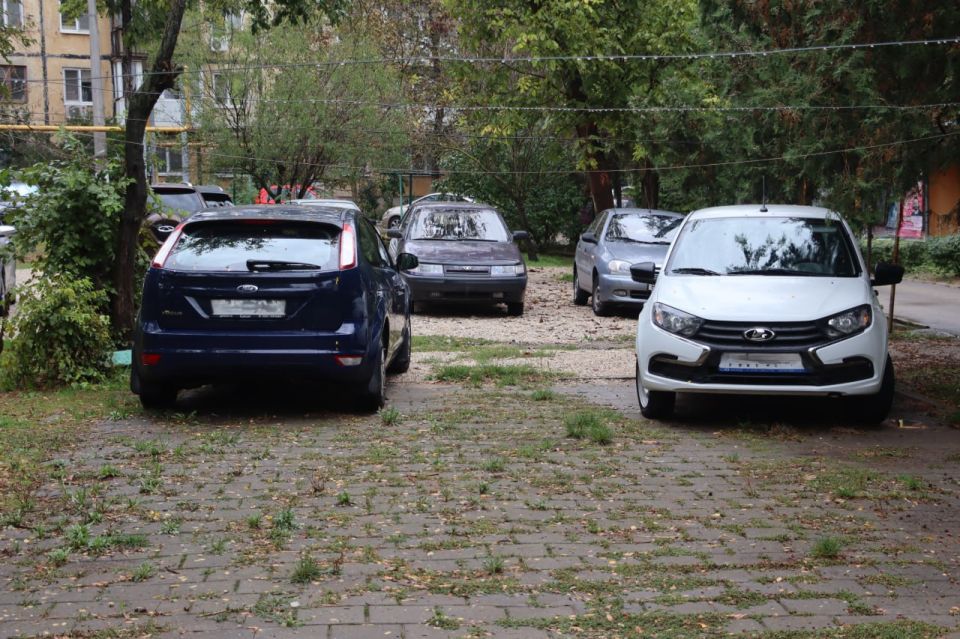 Сотрудники управления муниципального контроля провели профилактический рейд по выявлению нарушителей парковки в микрорайоне между ул. Горького и Пошивальникова Сотрудники управления муниципального контроля провели профилактический рейд по выявлению нарушителей парковки в микрорайоне между ул. Горького и Пошивальникова