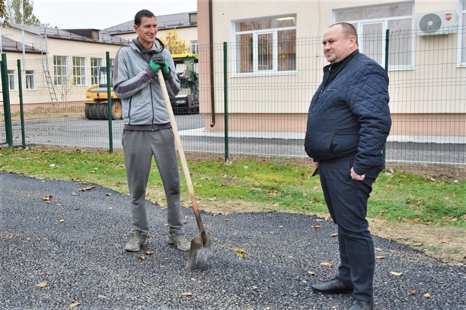 Александр Соколовский: В ходе рабочей поездки г побывал в селе Крестьяновка, где проверил ход проведения благоустройства территории школы Александр Соколовский: В ходе рабочей поездки г побывал в селе Крестьяновка, где проверил ход проведения благоустройства территории школы