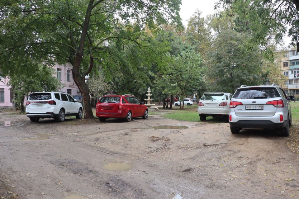 Сотрудники управления муниципального контроля провели профилактический рейд по выявлению нарушителей парковки в микрорайоне между ул. Горького и Пошивальникова Сотрудники управления муниципального контроля провели профилактический рейд по выявлению нарушителей парковки в микрорайоне между ул. Горького и Пошивальникова