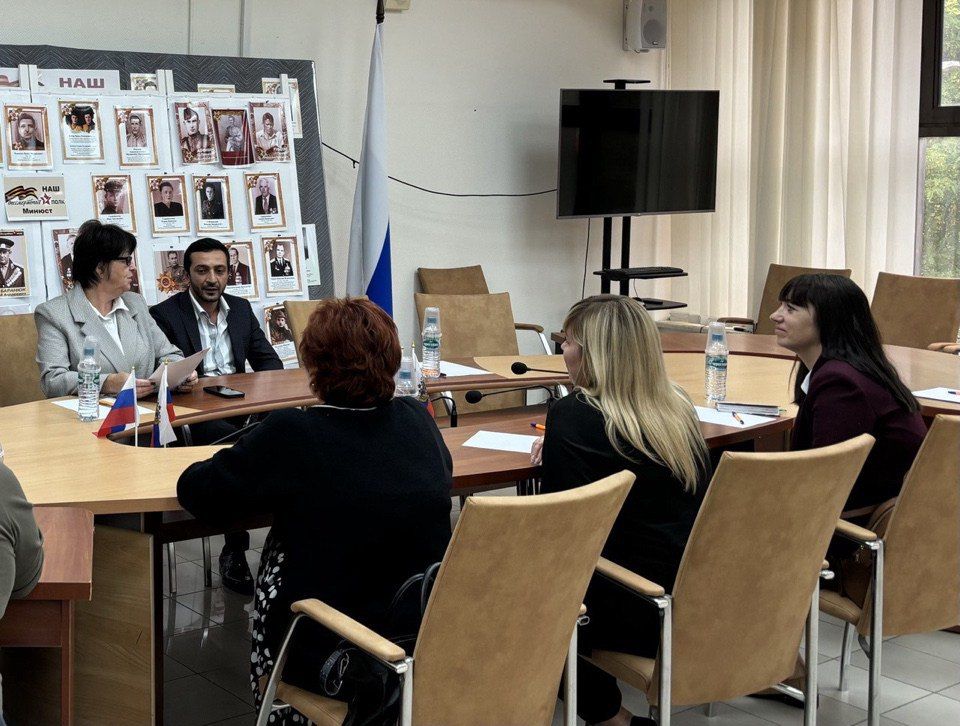 В Министерстве юстиции Республики Крым состоялось первое заседание вновь сформированного состава Общественного совета при Министерстве юстиции Республики Крым, в котором приняла участие первый заместитель министра Наталия... В Министерстве юстиции Республики Крым состоялось первое заседание вновь сформированного состава Общественного совета при Министерстве юстиции Республики Крым, в котором приняла участие первый заместитель министра Наталия...
