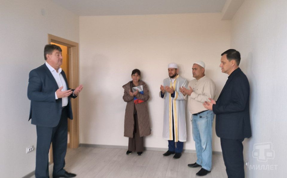 В Джанкое очередникам из числа реабилитированных народов Крыма вручили ключи от новых квартир В Джанкое очередникам из числа реабилитированных народов Крыма вручили ключи от новых квартир