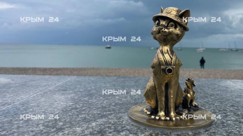 Мини-скульптуры котов украсили исторический центр Евпатории Мини-скульптуры котов украсили исторический центр Евпатории
