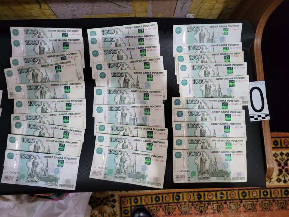 Застолье завершилось кражей: в Евпатории полицейские по горячим следам изобличили подозреваемого в краже у соседа Застолье завершилось кражей: в Евпатории полицейские по горячим следам изобличили подозреваемого в краже у соседа