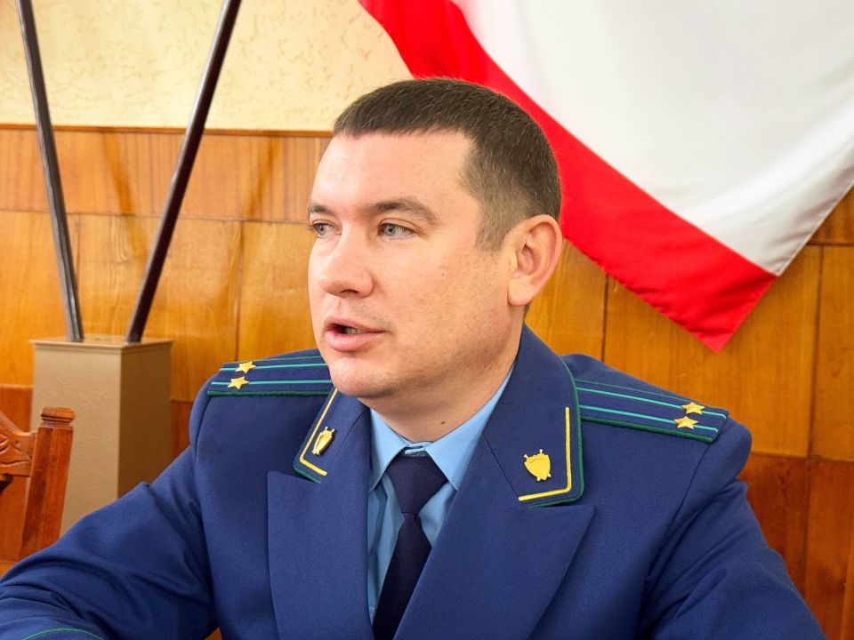 Александр Дудинов: Вместе с прокурором Черноморского района Константином Банниковым провели рабочее совещание, посвященное вопросам совершенствования нормотворческой деятельности сельских советов Александр Дудинов: Вместе с прокурором Черноморского района Константином Банниковым провели рабочее совещание, посвященное вопросам совершенствования нормотворческой деятельности сельских советов