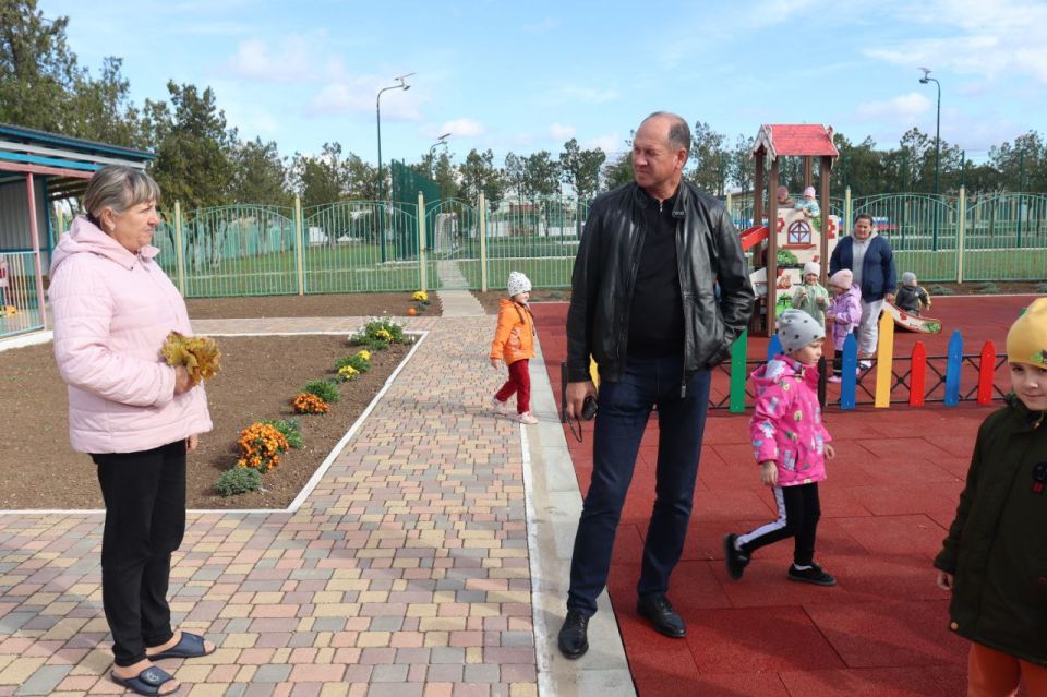 Владислав Хаджиев: Посетил образовательные учреждения села Столбовое Владислав Хаджиев: Посетил образовательные учреждения села Столбовое