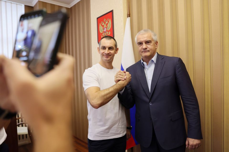 Сергей Аксёнов: Крыму и России нужны сильные, мужественные, ответственные лидеры, которые не боятся сложных задач и умеют работать на благо людей Сергей Аксёнов: Крыму и России нужны сильные, мужественные, ответственные лидеры, которые не боятся сложных задач и умеют работать на благо людей