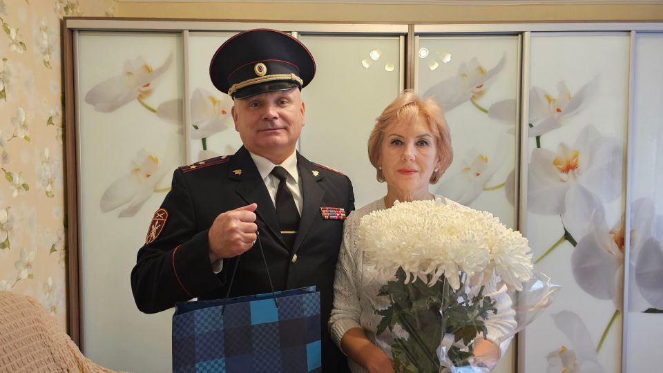 В Севастополе росгвардейцы поздравили дочь комбата Победы с Днем рождения