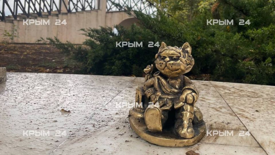 Мини-скульптуры котов украсили исторический центр Евпатории Мини-скульптуры котов украсили исторический центр Евпатории