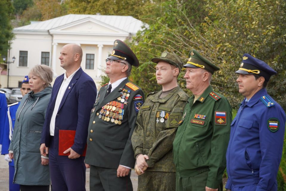 В Керчи состоялась торжественная церемония открытия нового мурала, созданного в рамках всероссийского патриотического проекта «Граффити. Защитники» В Керчи состоялась торжественная церемония открытия нового мурала, созданного в рамках всероссийского патриотического проекта «Граффити. Защитники»