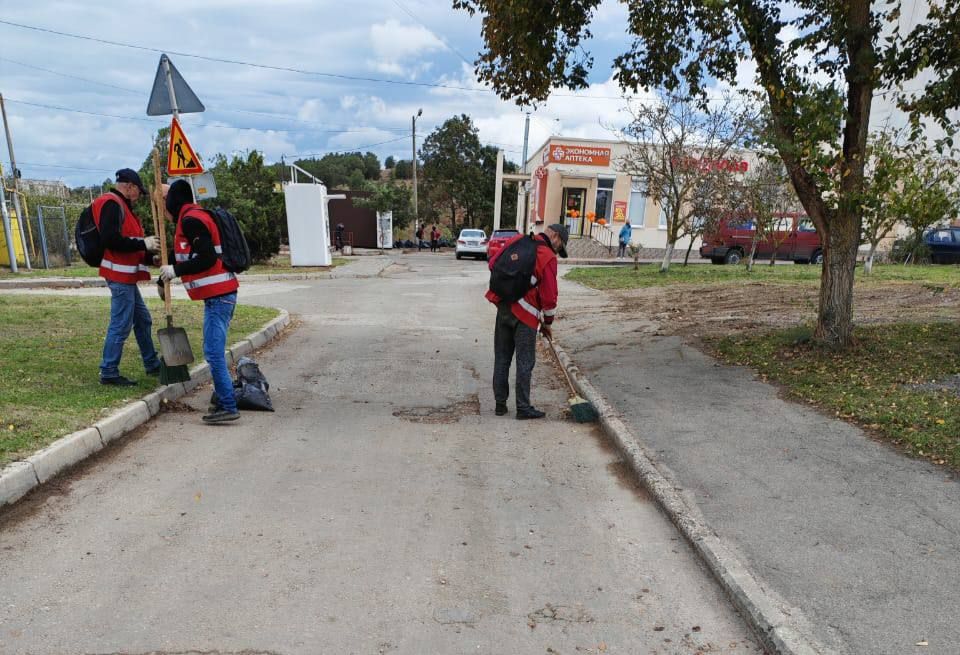В Керчи продолжается работа по санитарной уборке города В Керчи продолжается работа по санитарной уборке города