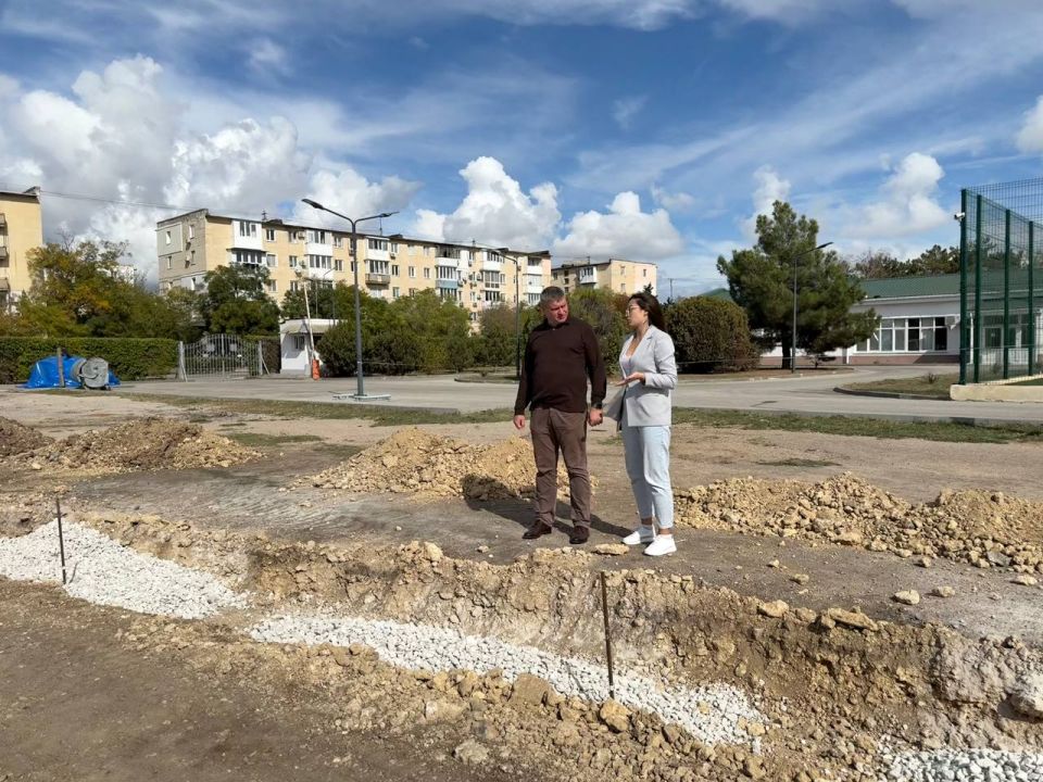 В Евпатории ремонтируют стадион Дворца спорта имени Юрия Гагарина В Евпатории ремонтируют стадион Дворца спорта имени Юрия Гагарина