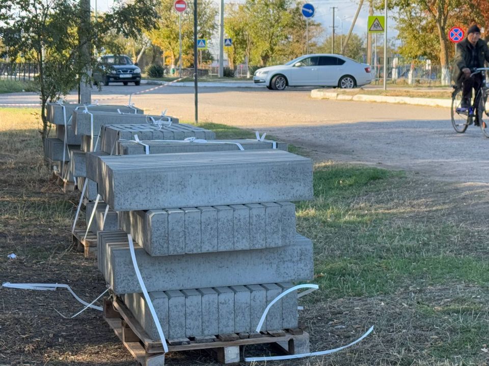 В селе Далекое стартовали работы по благоустройству общественной территории возле сельского Дома культуры! Совсем скоро это место преобразится и станет новым центром притяжения для жителей всех возрастов - здесь можно будет... В селе Далекое стартовали работы по благоустройству общественной территории возле сельского Дома культуры! Совсем скоро это место преобразится и станет новым центром притяжения для жителей всех возрастов - здесь можно будет...