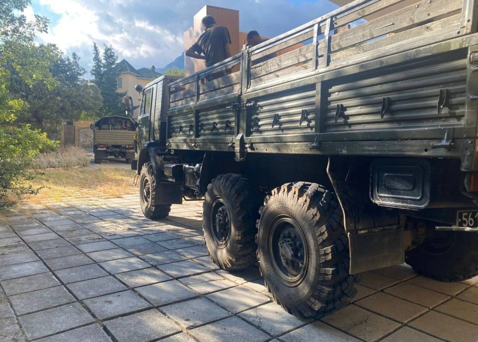 Янина Павленко: Беспрецедентный по объему гуманитарный груз буквально за неделю доставлен из Ялты в воинские формирования и госпитали – более 80 «Камазов» Янина Павленко: Беспрецедентный по объему гуманитарный груз буквально за неделю доставлен из Ялты в воинские формирования и госпитали – более 80 «Камазов»