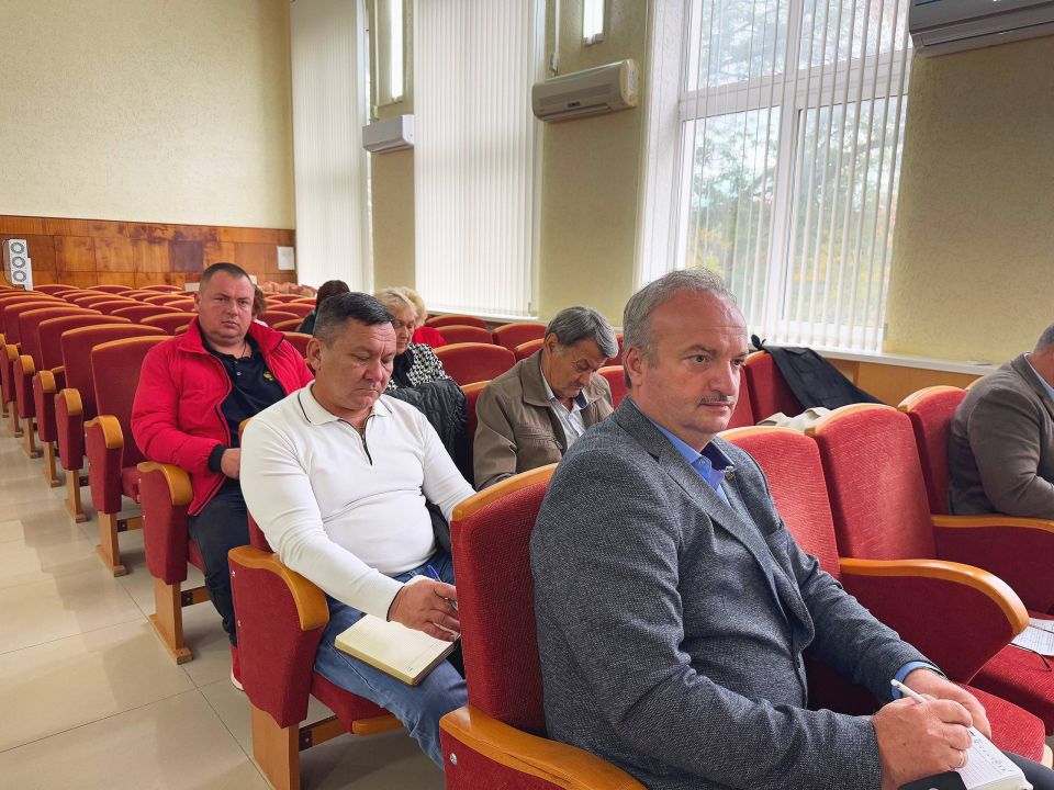 Александр Дудинов: Вместе с прокурором Черноморского района Константином Банниковым провели рабочее совещание, посвященное вопросам совершенствования нормотворческой деятельности сельских советов Александр Дудинов: Вместе с прокурором Черноморского района Константином Банниковым провели рабочее совещание, посвященное вопросам совершенствования нормотворческой деятельности сельских советов