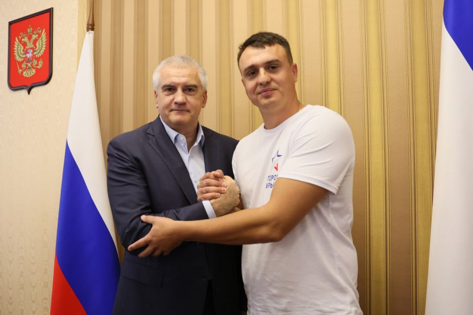 Сергей Аксёнов: Крыму и России нужны сильные, мужественные, ответственные лидеры, которые не боятся сложных задач и умеют работать на благо людей Сергей Аксёнов: Крыму и России нужны сильные, мужественные, ответственные лидеры, которые не боятся сложных задач и умеют работать на благо людей