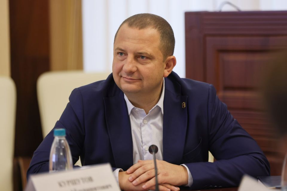 Сергей Аксёнов: Крыму и России нужны сильные, мужественные, ответственные лидеры, которые не боятся сложных задач и умеют работать на благо людей Сергей Аксёнов: Крыму и России нужны сильные, мужественные, ответственные лидеры, которые не боятся сложных задач и умеют работать на благо людей