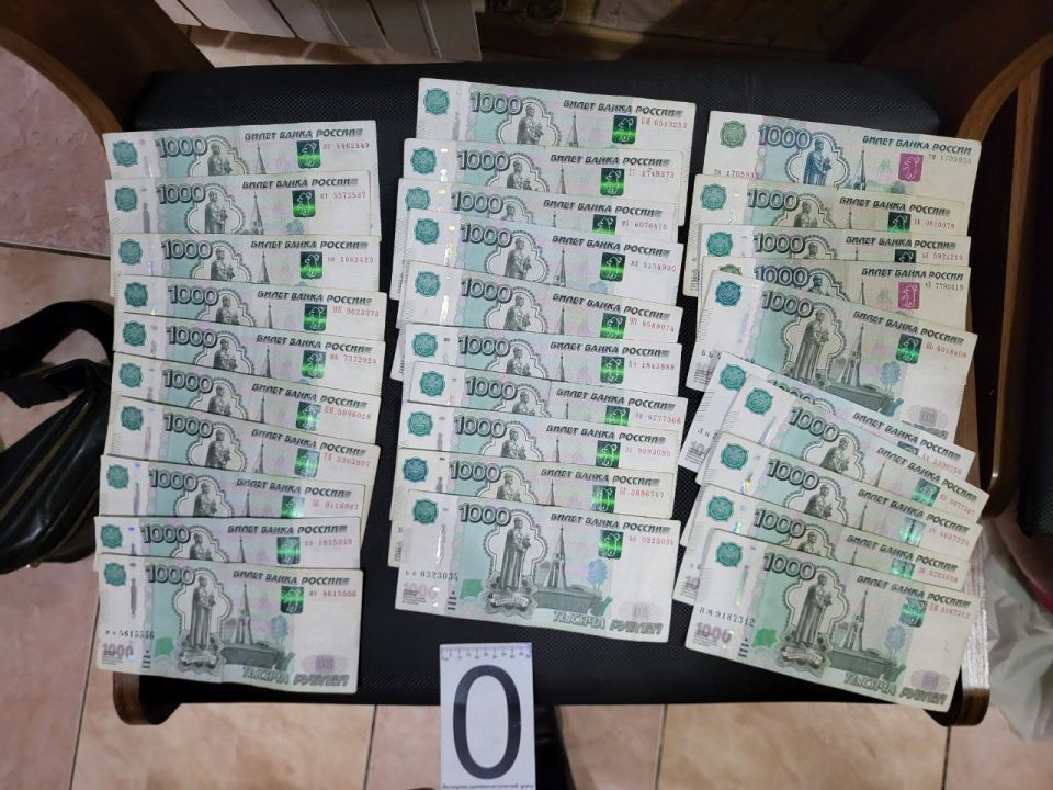 Застолье завершилось кражей: в Евпатории полицейские по горячим следам изобличили подозреваемого в краже у соседа Застолье завершилось кражей: в Евпатории полицейские по горячим следам изобличили подозреваемого в краже у соседа