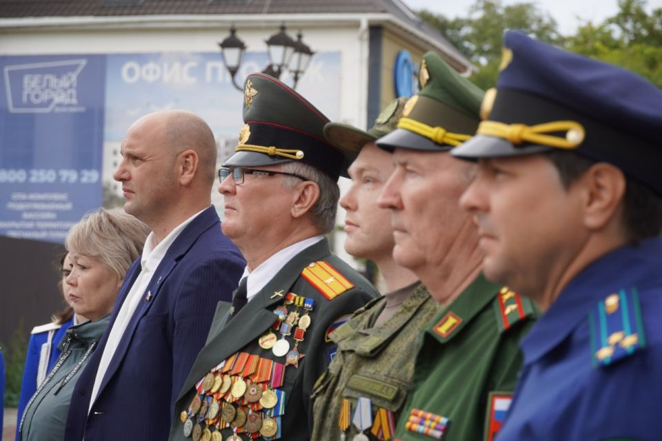 В Керчи состоялась торжественная церемония открытия нового мурала, созданного в рамках всероссийского патриотического проекта «Граффити. Защитники» В Керчи состоялась торжественная церемония открытия нового мурала, созданного в рамках всероссийского патриотического проекта «Граффити. Защитники»