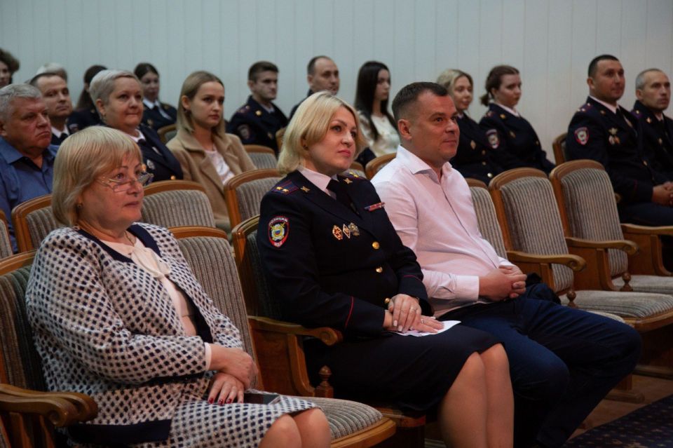 В МВД по Республике Крым состоялось награждение сотрудников, приуроченное ко Дню сотрудников кадровых подразделений МВД России В МВД по Республике Крым состоялось награждение сотрудников, приуроченное ко Дню сотрудников кадровых подразделений МВД России
