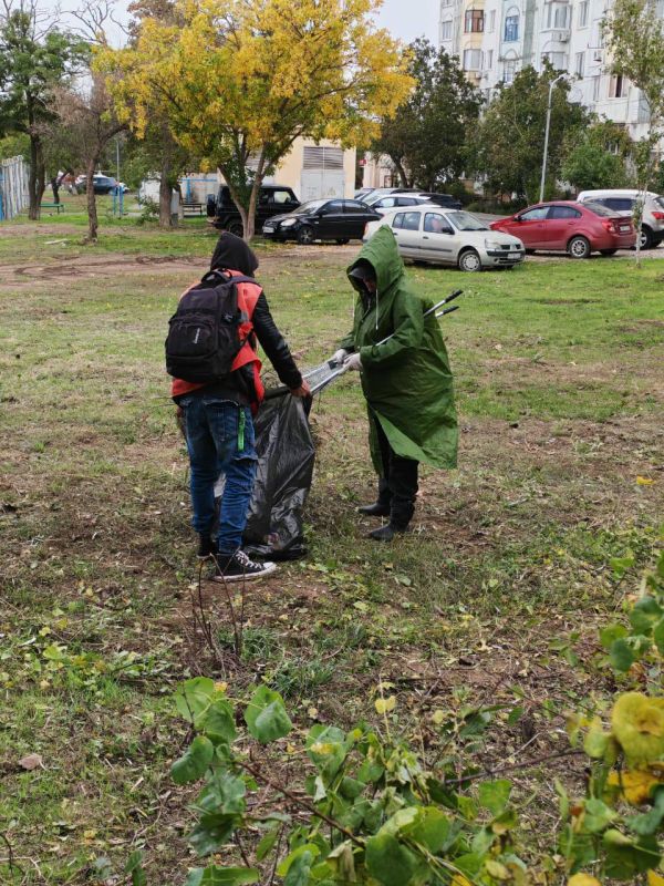 В Керчи продолжается работа по санитарной уборке города В Керчи продолжается работа по санитарной уборке города
