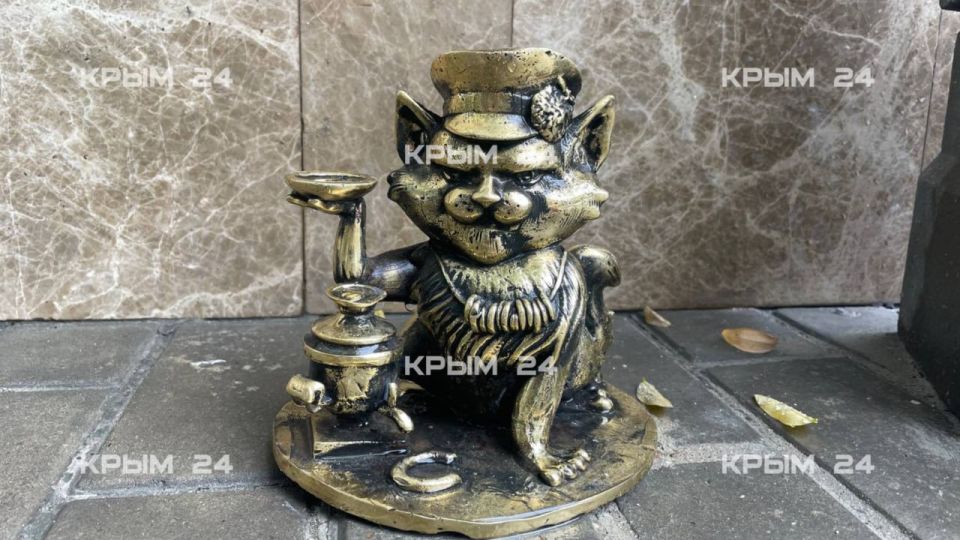Мини-скульптуры котов украсили исторический центр Евпатории Мини-скульптуры котов украсили исторический центр Евпатории
