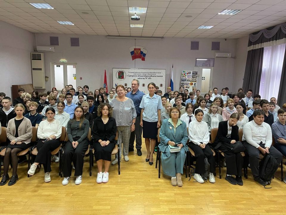 Оперуполномоченный Управления наркоконтроля УМВД России по г. Севастополю капитан полиции Екатерина Первых совместно с заведующей наркологического отделения Севастопольской городской психиатрической больницы пообщались о...