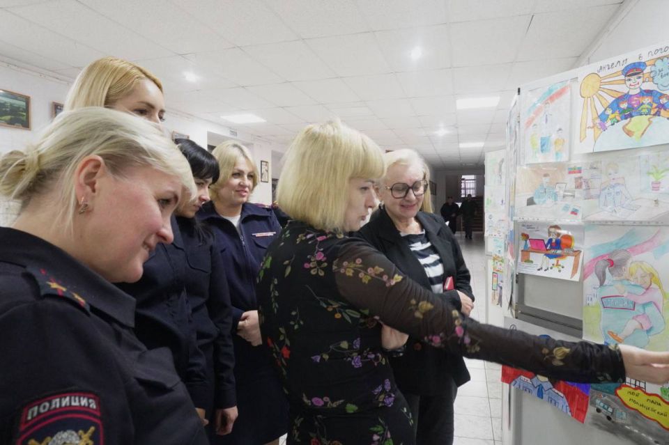 В Крыму подвели итоги регионального этапа конкурса «Мои родители работают в полиции» В Крыму подвели итоги регионального этапа конкурса «Мои родители работают в полиции»