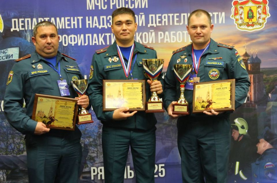 Крымчанин в тройке лучших дознавателей МЧС России Крымчанин в тройке лучших дознавателей МЧС России