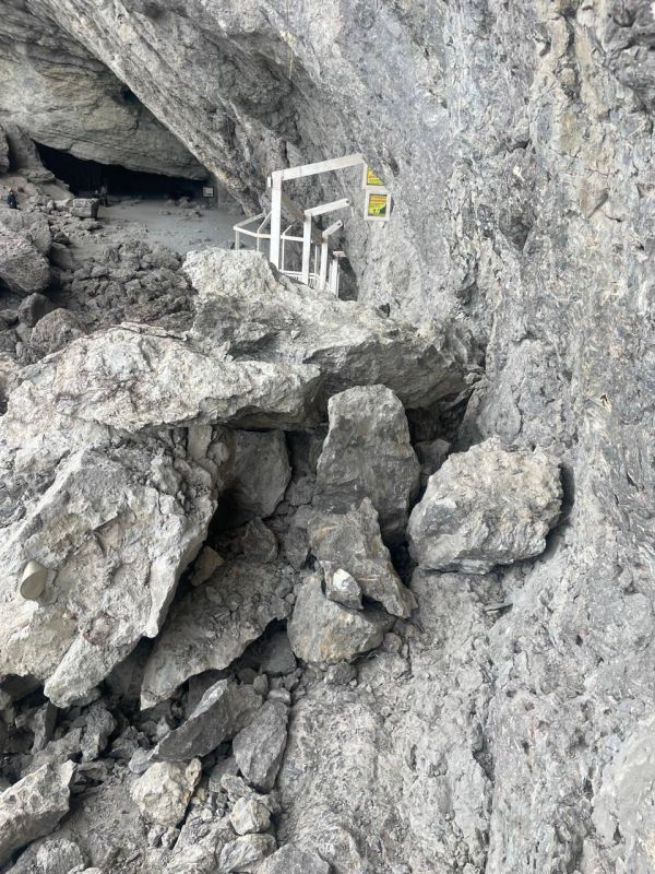 Ольга Шевцова: Внимание Обвал скалы в гроте Голицына Ольга Шевцова: Внимание Обвал скалы в гроте Голицына